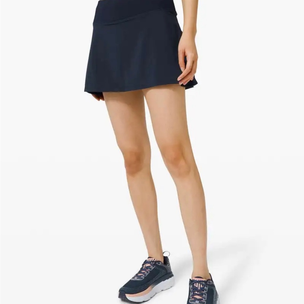 Lululemon black play off the pleats 13” sz 4 NWOT